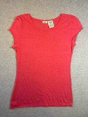 Classic Women's Scoop Neck Tee in Coral Pink Juniors Medium